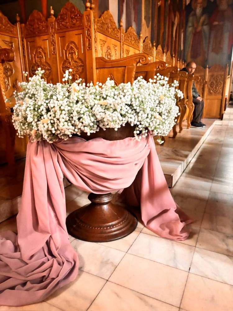 Decor de biserică realizat de Decor Boutique Events, Ploiești