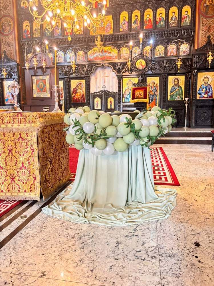 Decor de biserică realizat de Decor Boutique Events, Ploiești