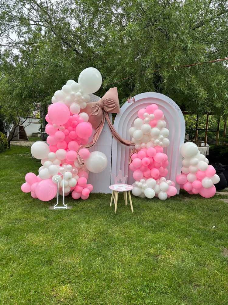 Decor de botez și aniversare pentru copii realizat de Decor Boutique Events, Pitești