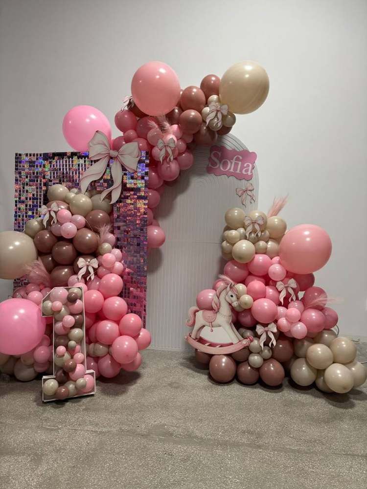 Decor de botez și aniversare pentru copii realizat de Decor Boutique Events, Ploiești