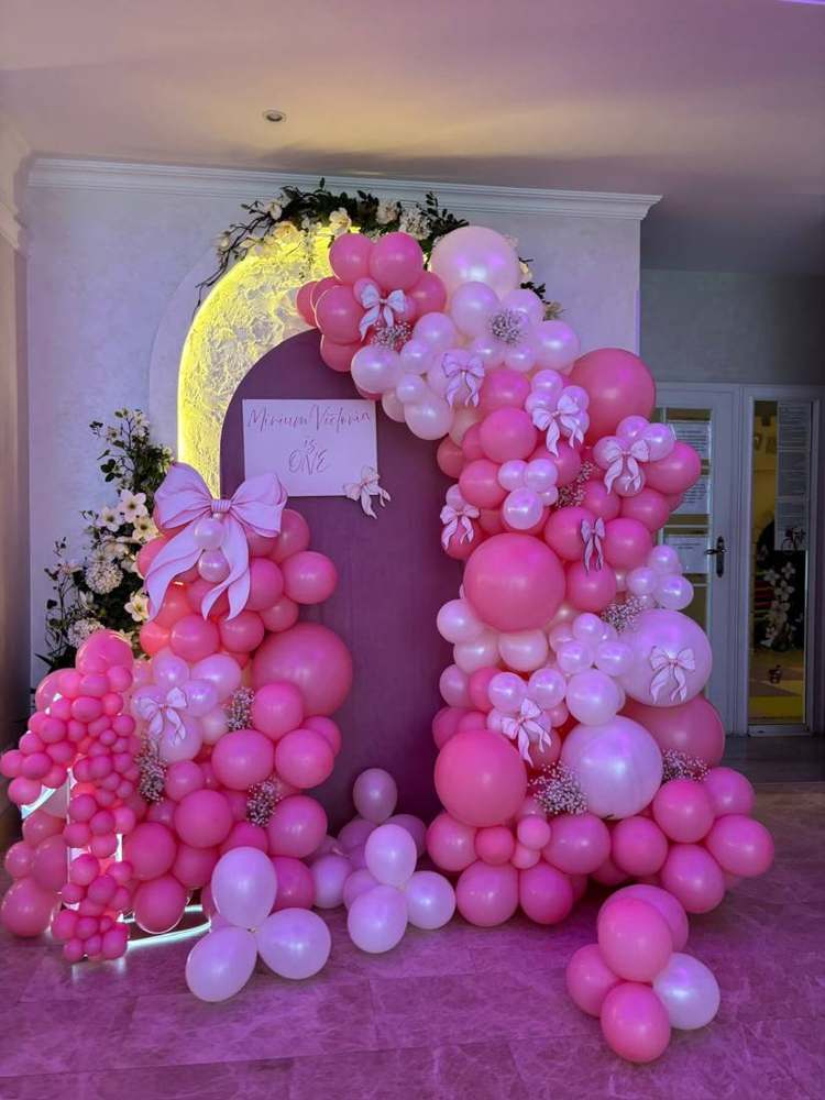 Decor de botez și aniversare pentru copii realizat de Decor Boutique Events, Pitești