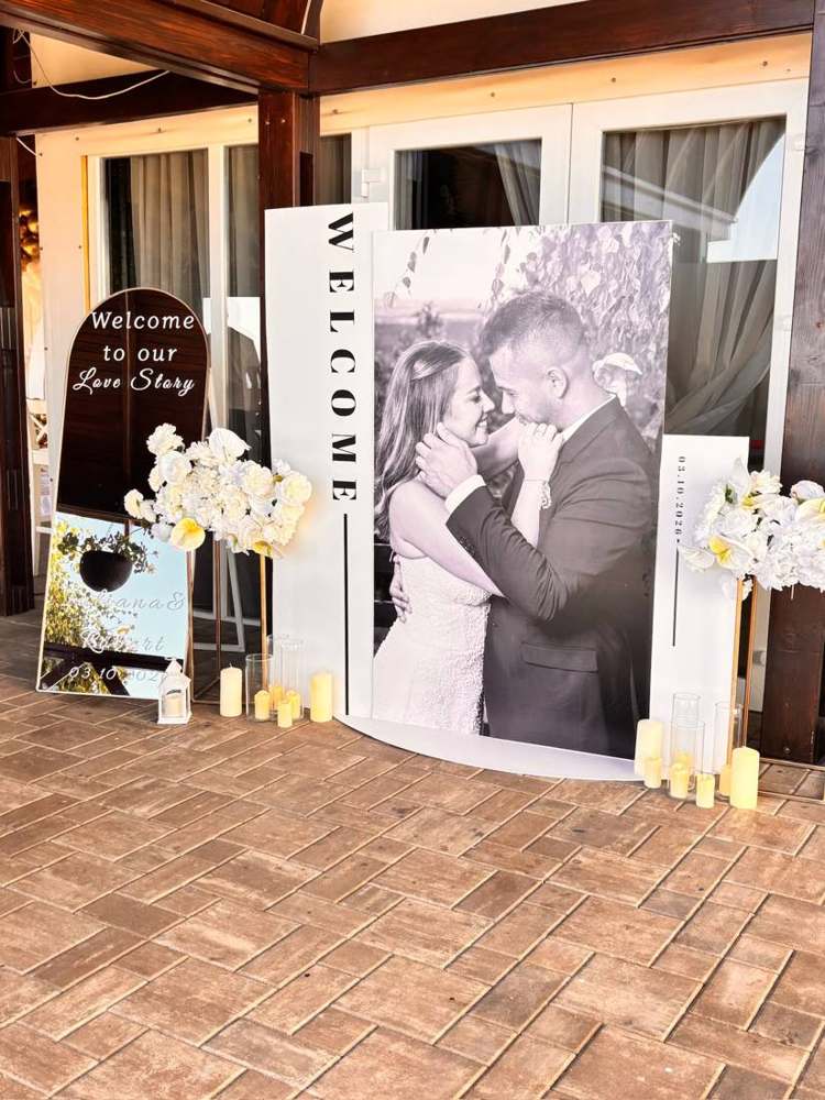 Panou de bun venit realizat de Decor Boutique Events, București